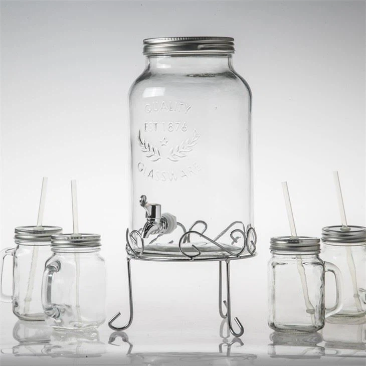 Distributeur de boissons en verre transparent