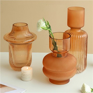 Vase en verre ambré pour fleurs