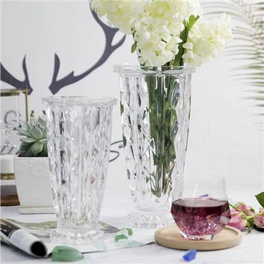 Vase à bourgeons en verre classique