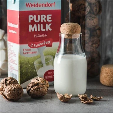 Pot à lait en verre avec liège