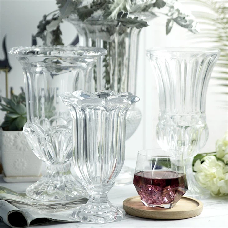 Vase en verre transparent
