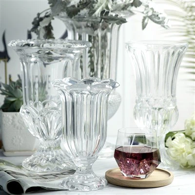 Vase en verre transparent